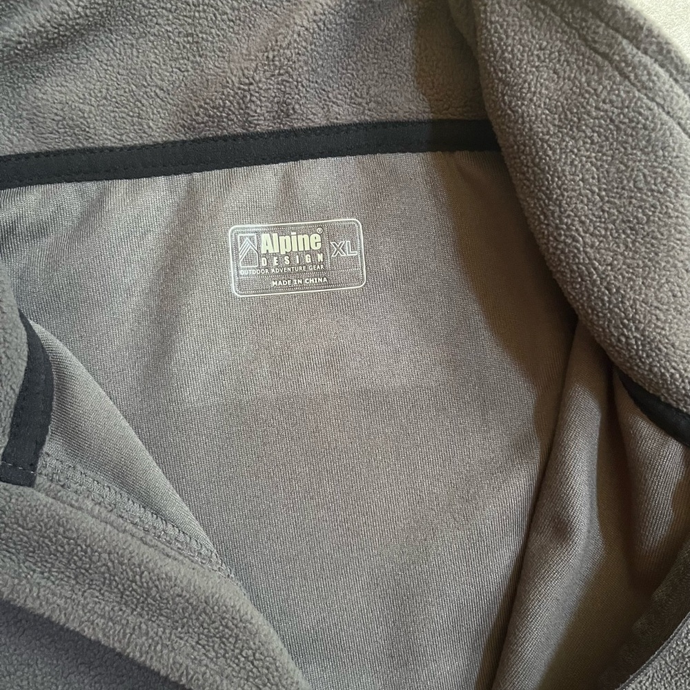 Alpine design outdoor adventure gear men XL grey black 1/4 Zip fleece sweater - Picture 3 of 6